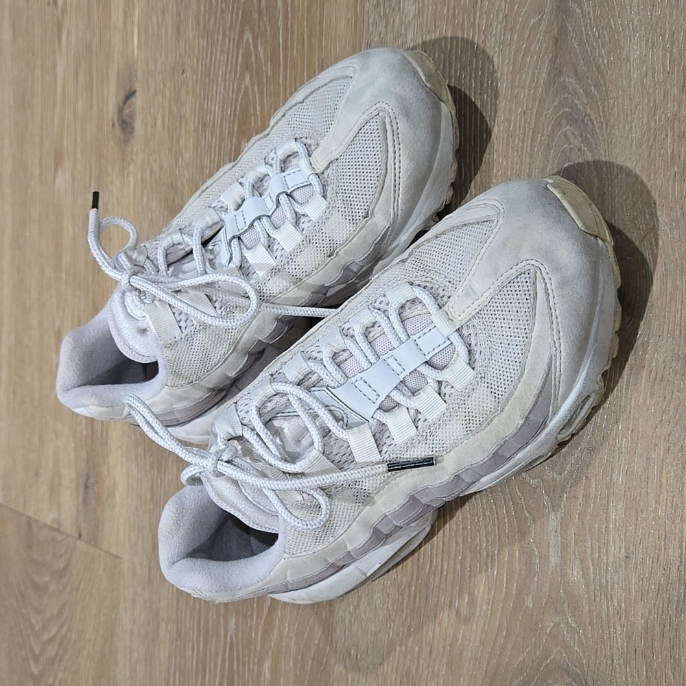 Nike Women's sz 7 Athletic Shoes